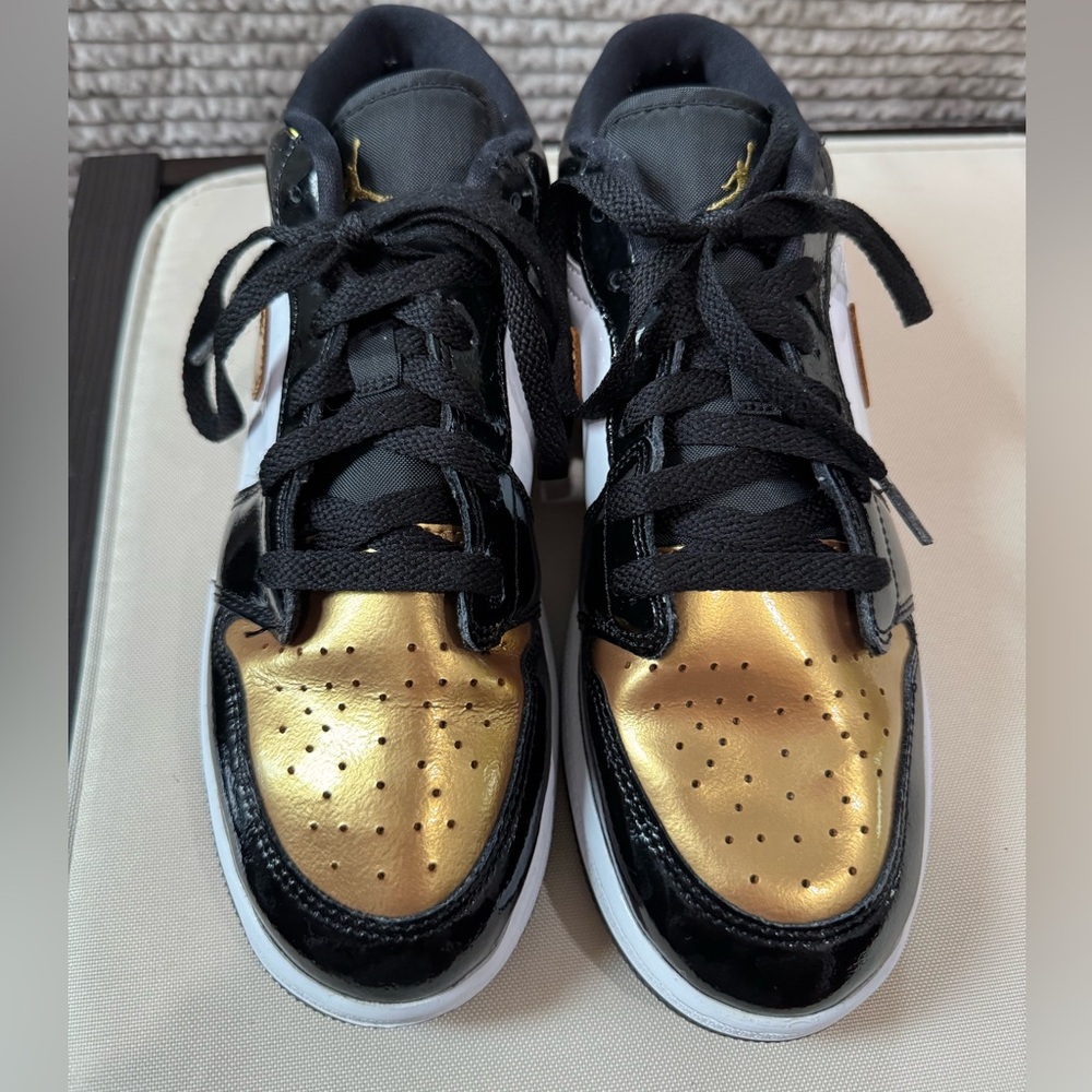 Nike Air Jordan 1 Low Gold Toe size 7Y - Picture 3 of 9